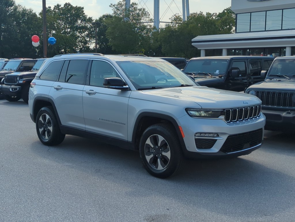 Used 2022 Jeep Grand Cherokee Limited 4xe w/ Luxury Tech Group II AWD/4WD image 8