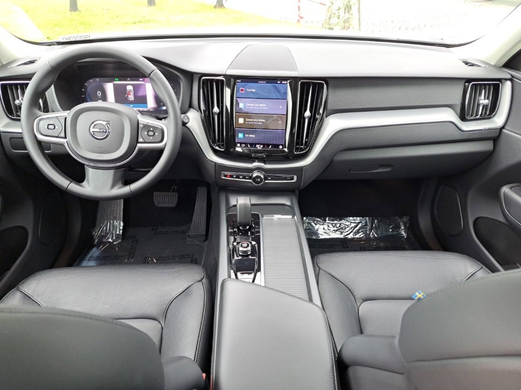 Used 2023 Volvo XC60 B5 Core w/ Protection Package Premier image 9