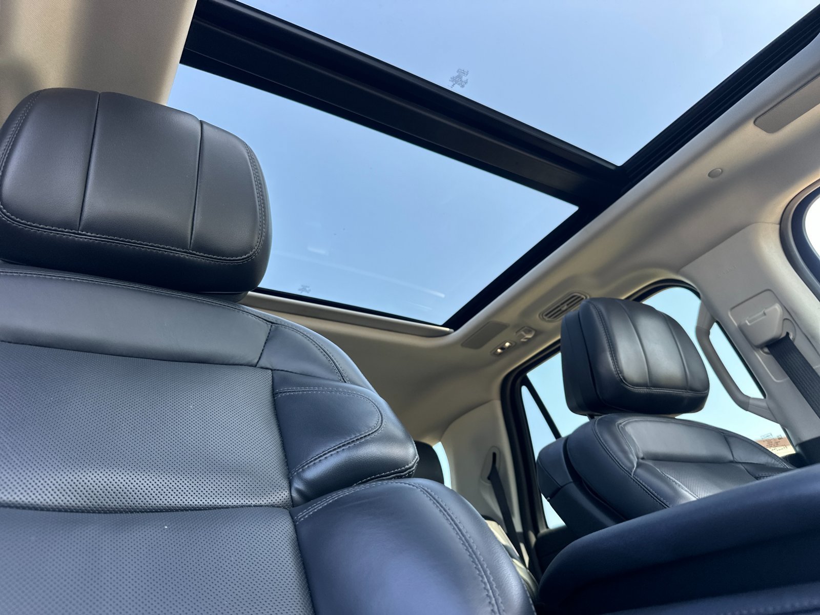 Certified 2025 Lincoln Navigator L Reserve AWD/4WD image 19