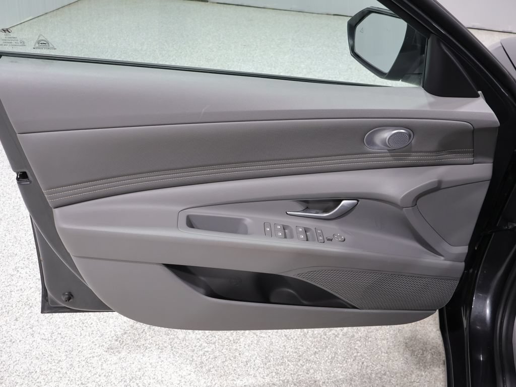 Used 2023 Hyundai Elantra SEL w/ Convenience Package FWD image 13