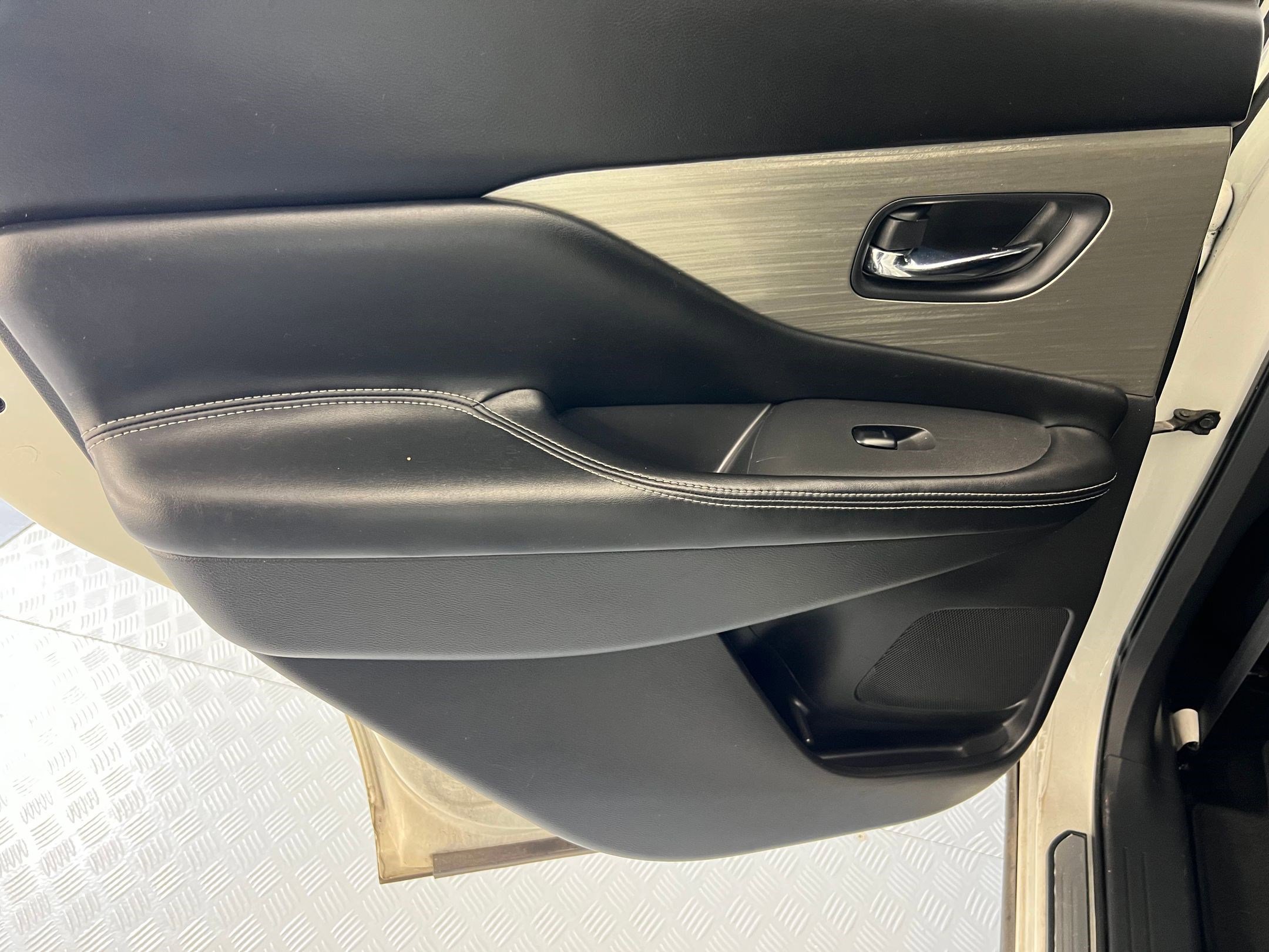 Used 2017 Nissan Murano SV image 31