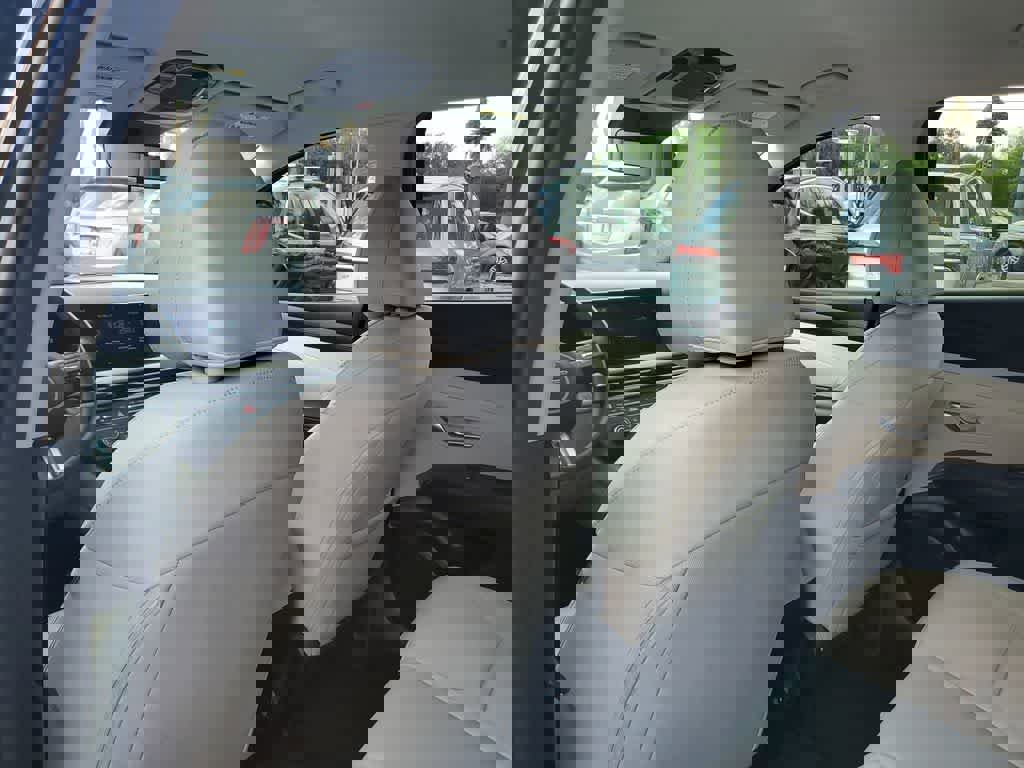 Used 2025 Hyundai Tucson SE image 10