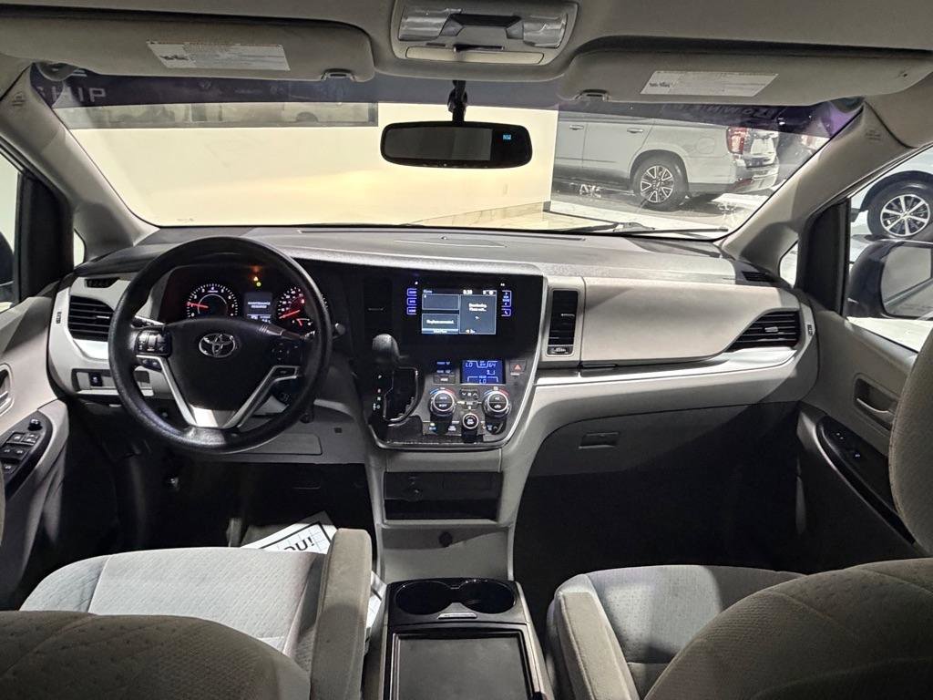 Used 2015 Toyota Sienna LE FWD image 25