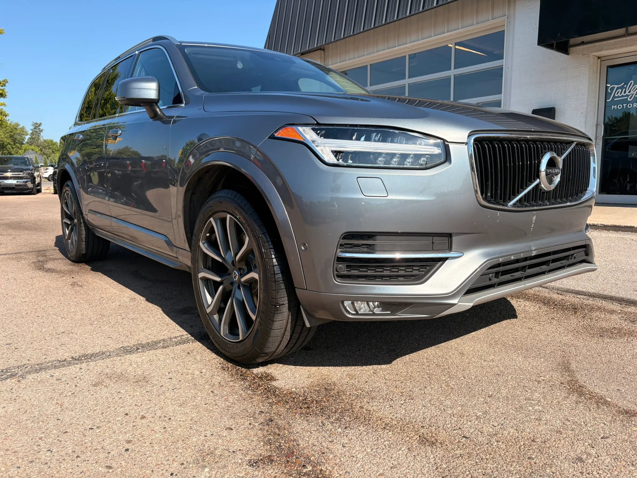 Used 2016 Volvo XC90 T6 Momentum w/ Momentum Plus Package AWD/4WD image 2