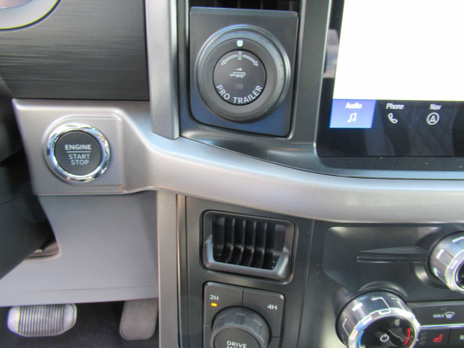 New 2025 Ford F150 XLT w/ Equipment Group 302A MID image 27