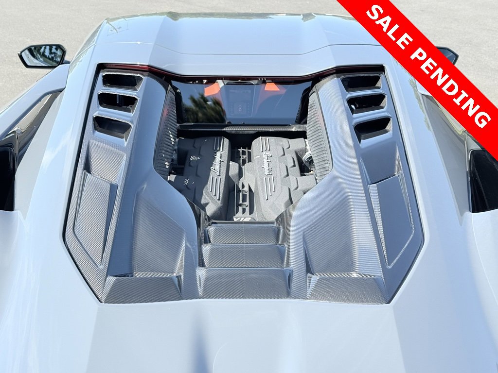 Used 2024 Lamborghini Revuelto image 11