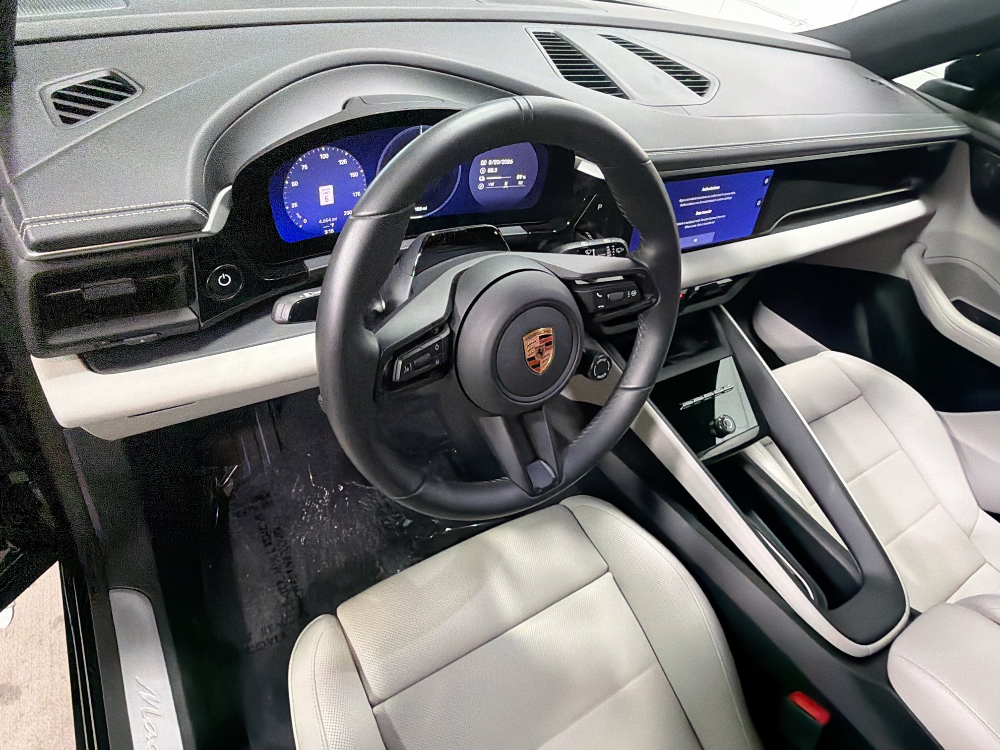 Certified 2026 Porsche Macan Electric RWD image 4