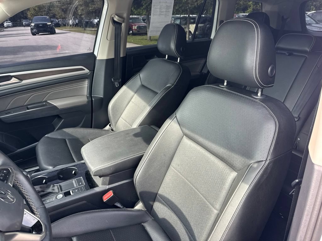 Used 2023 Volkswagen Atlas SE w/ Black Wheel Package FWD image 10