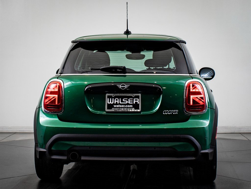 Used 2023 MINI Cooper 2-Door Hardtop image 10