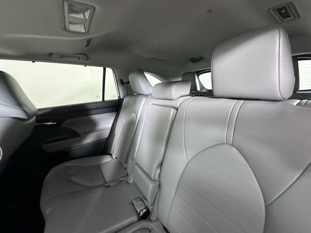 Used 2022 Toyota Highlander XLE image 19