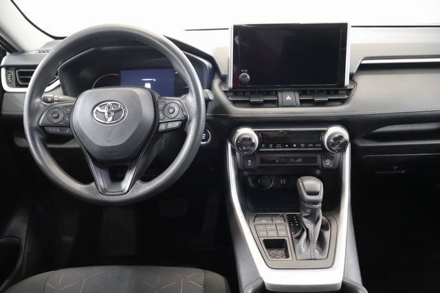 Used 2025 Toyota RAV4 XLE AWD/4WD image 13