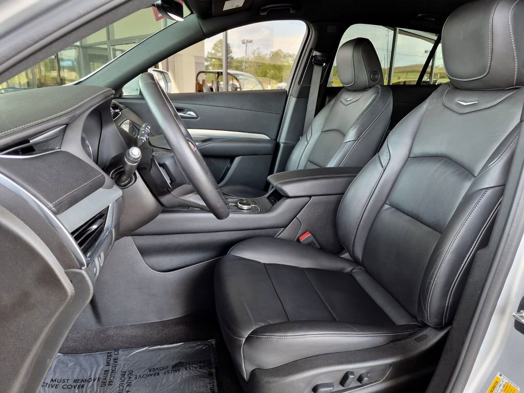 Used 2021 Cadillac XT4 Premium Luxury w/ Cold Weather Package FWD image 9