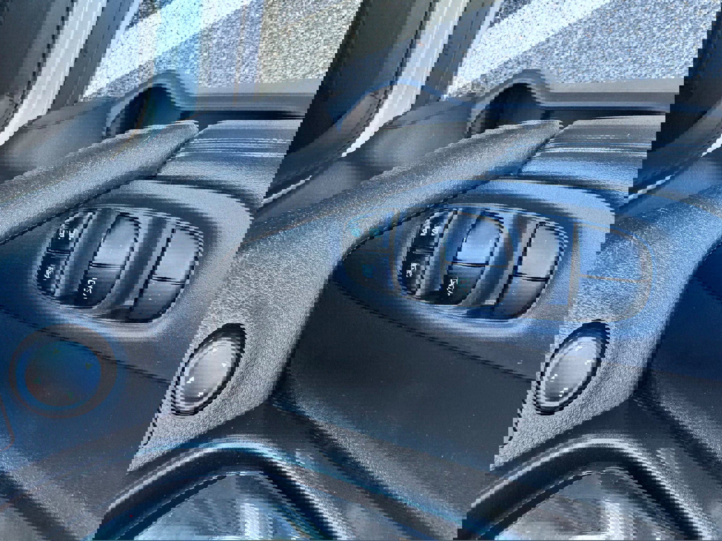 Used 2017 Nissan Rogue S image 20