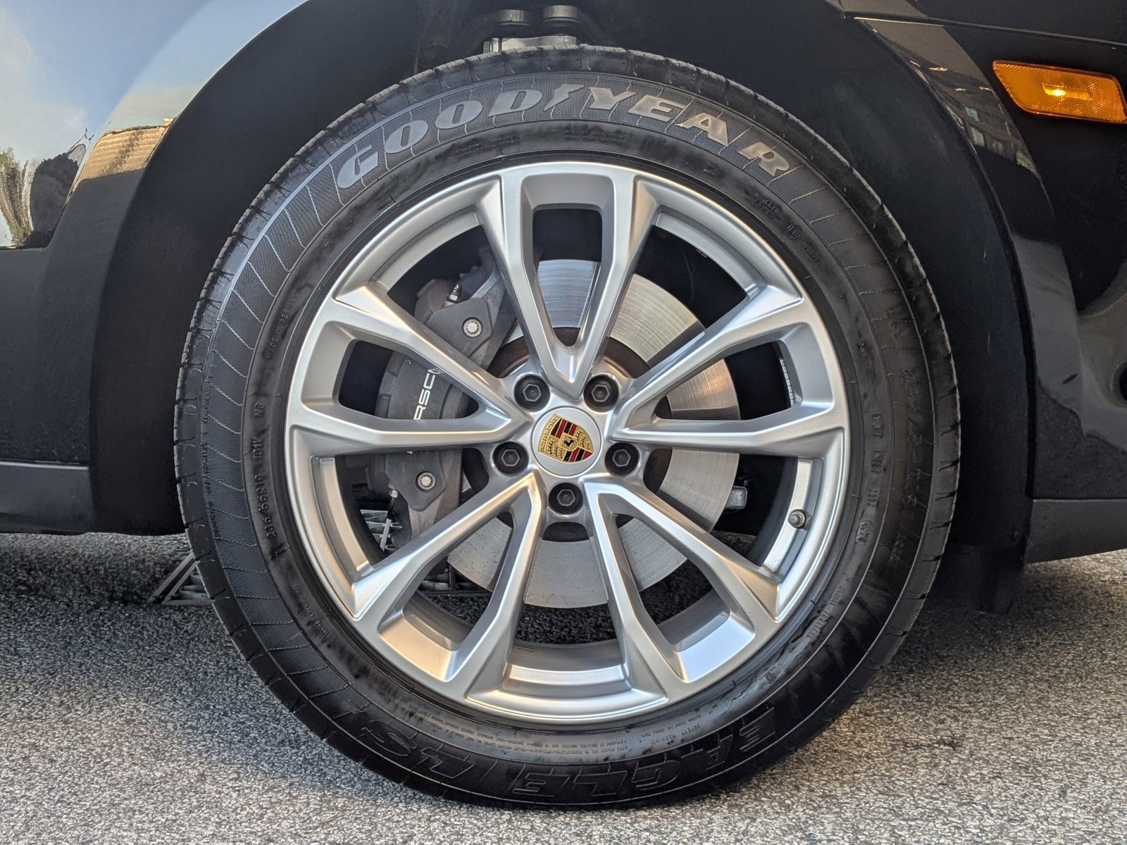 Used 2025 Porsche Macan image 30