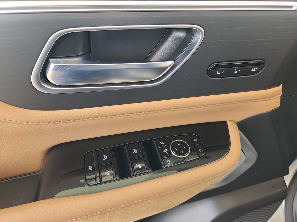 Used 2025 INFINITI QX80 Sensory AWD/4WD image 33