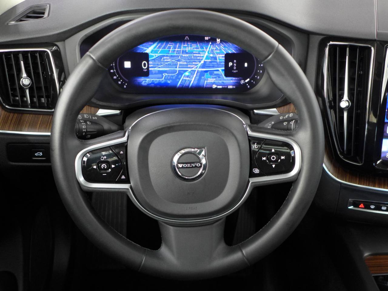 Used 2023 Volvo XC60 B5 Plus w/ Climate Package AWD/4WD image 16