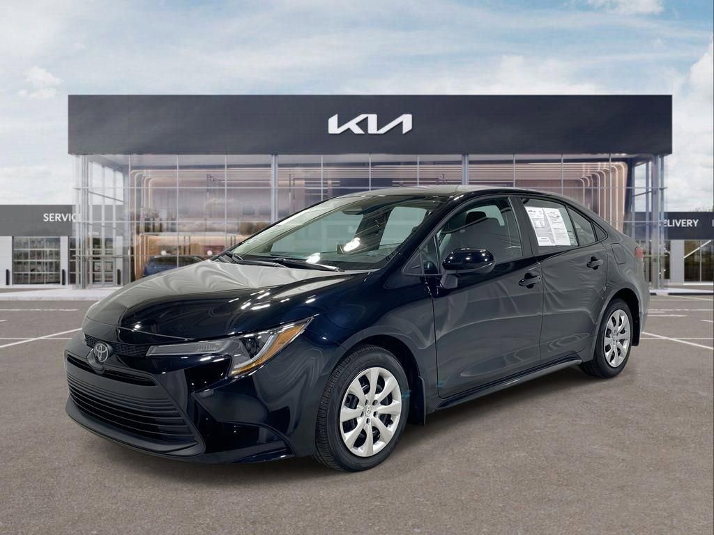 Used 2025 Toyota Corolla LE image 4