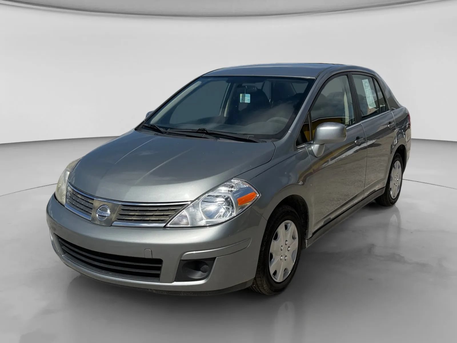 Used 2009 Nissan Versa 1.8 S FWD image 1