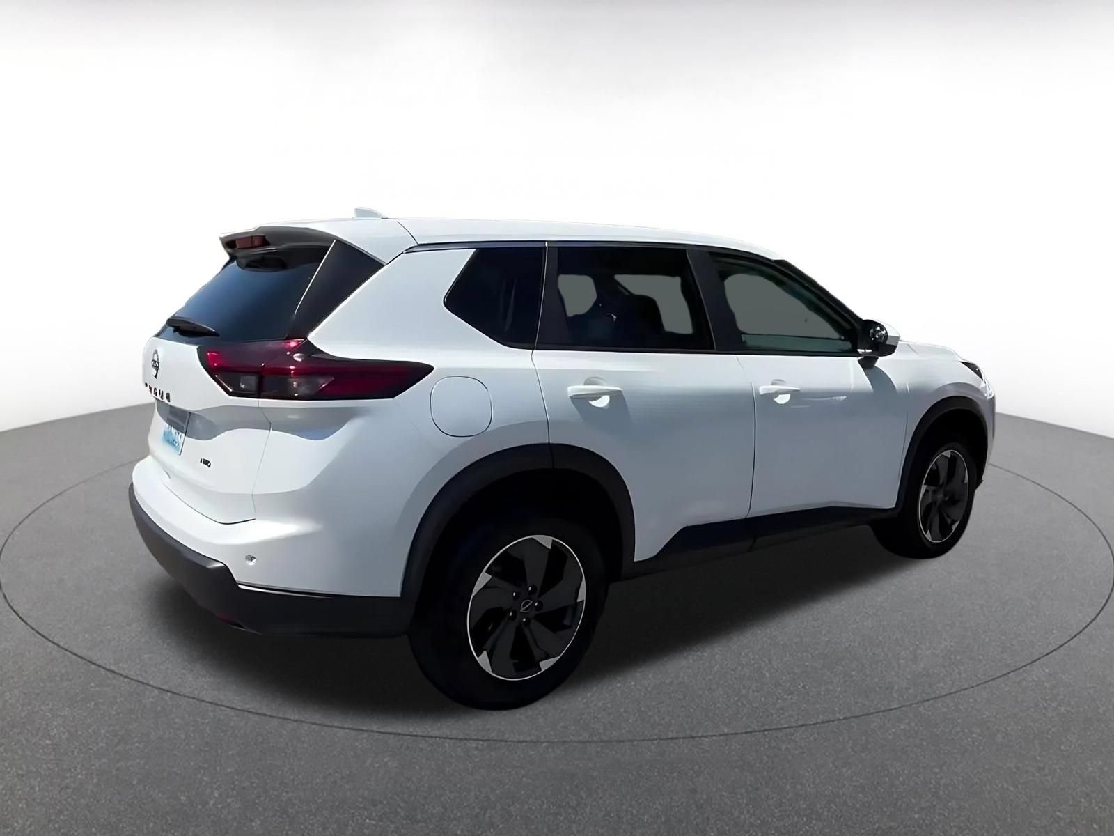 Used 2025 Nissan Rogue SV AWD/4WD image 14