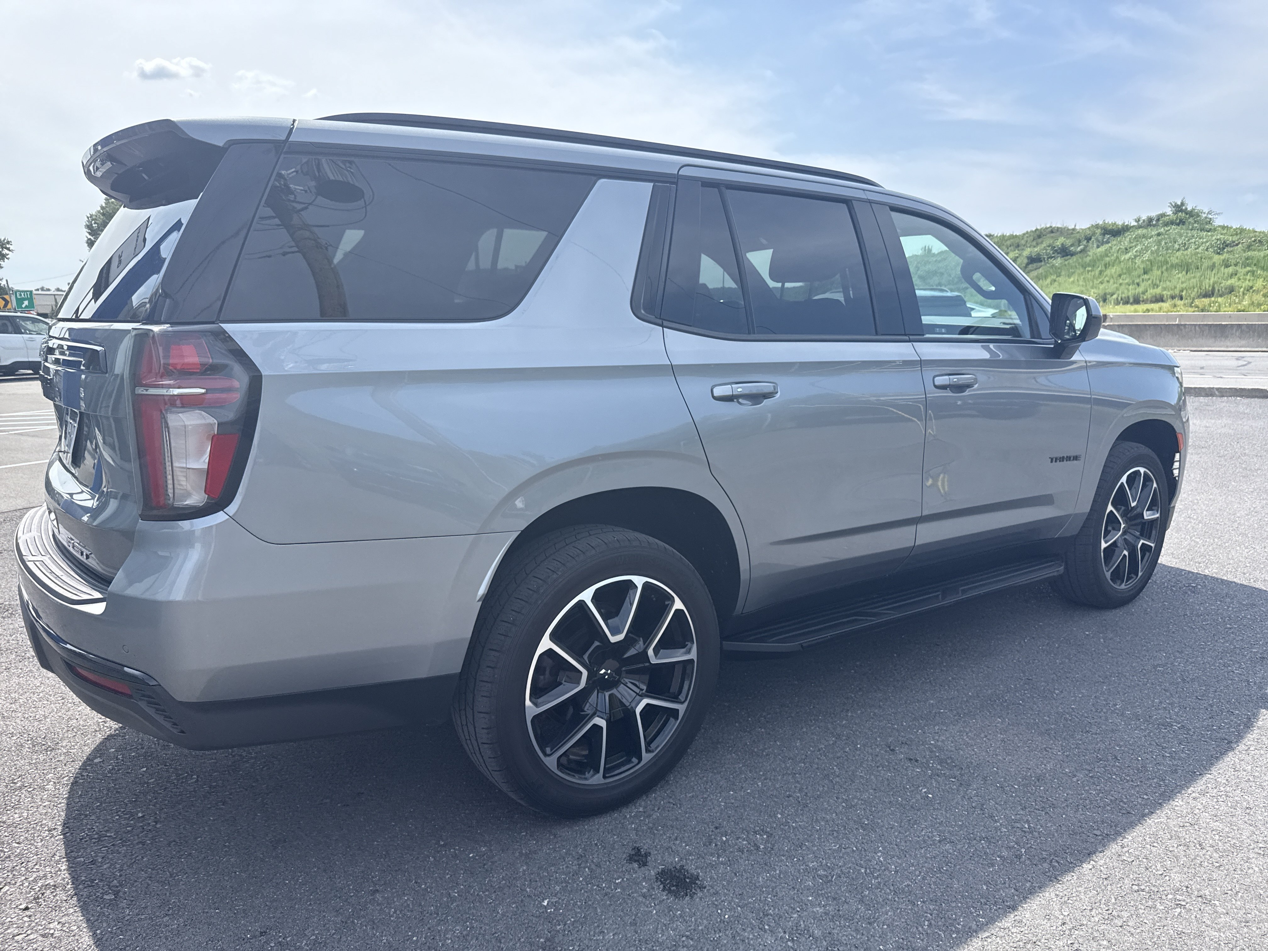 Used 2023 Chevrolet Tahoe RST AWD/4WD image 3