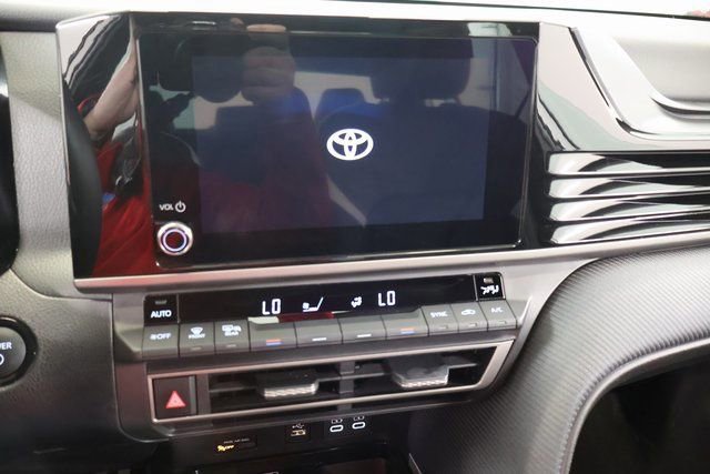 Used 2025 Toyota Camry SE image 22