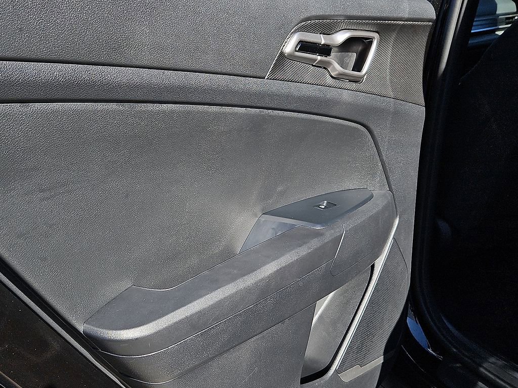 Used 2025 Kia Sportage LX image 16