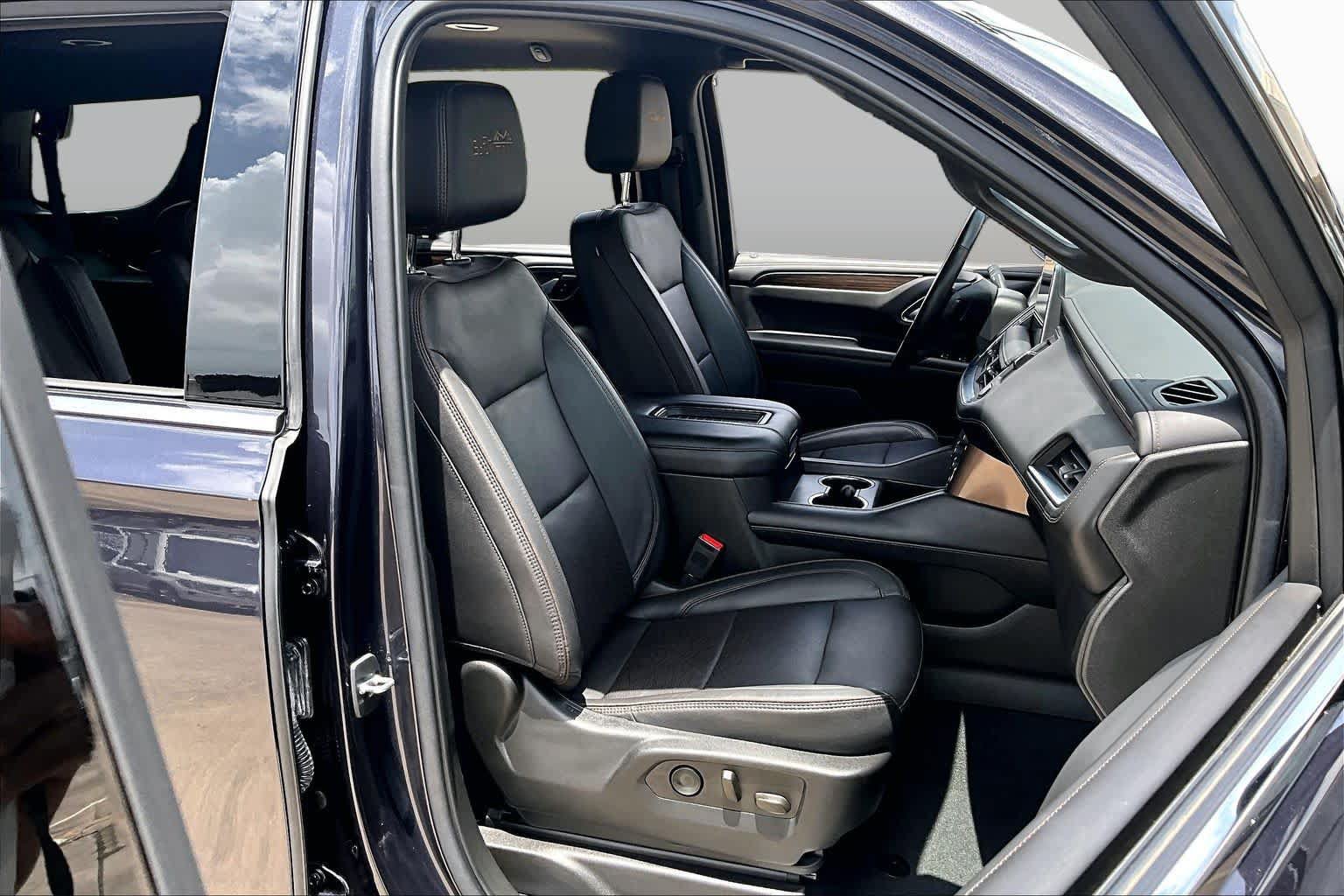 Used 2022 Chevrolet Tahoe High Country AWD/4WD image 17