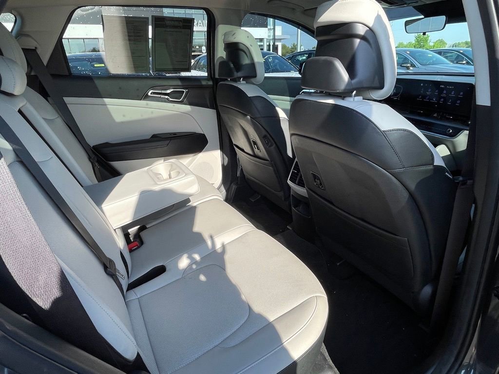 Used 2025 Kia Sportage EX w/ Premium Package image 24