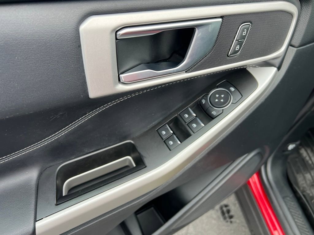 Used 2021 Ford Explorer XLT w/ Equipment Group 202A image 13