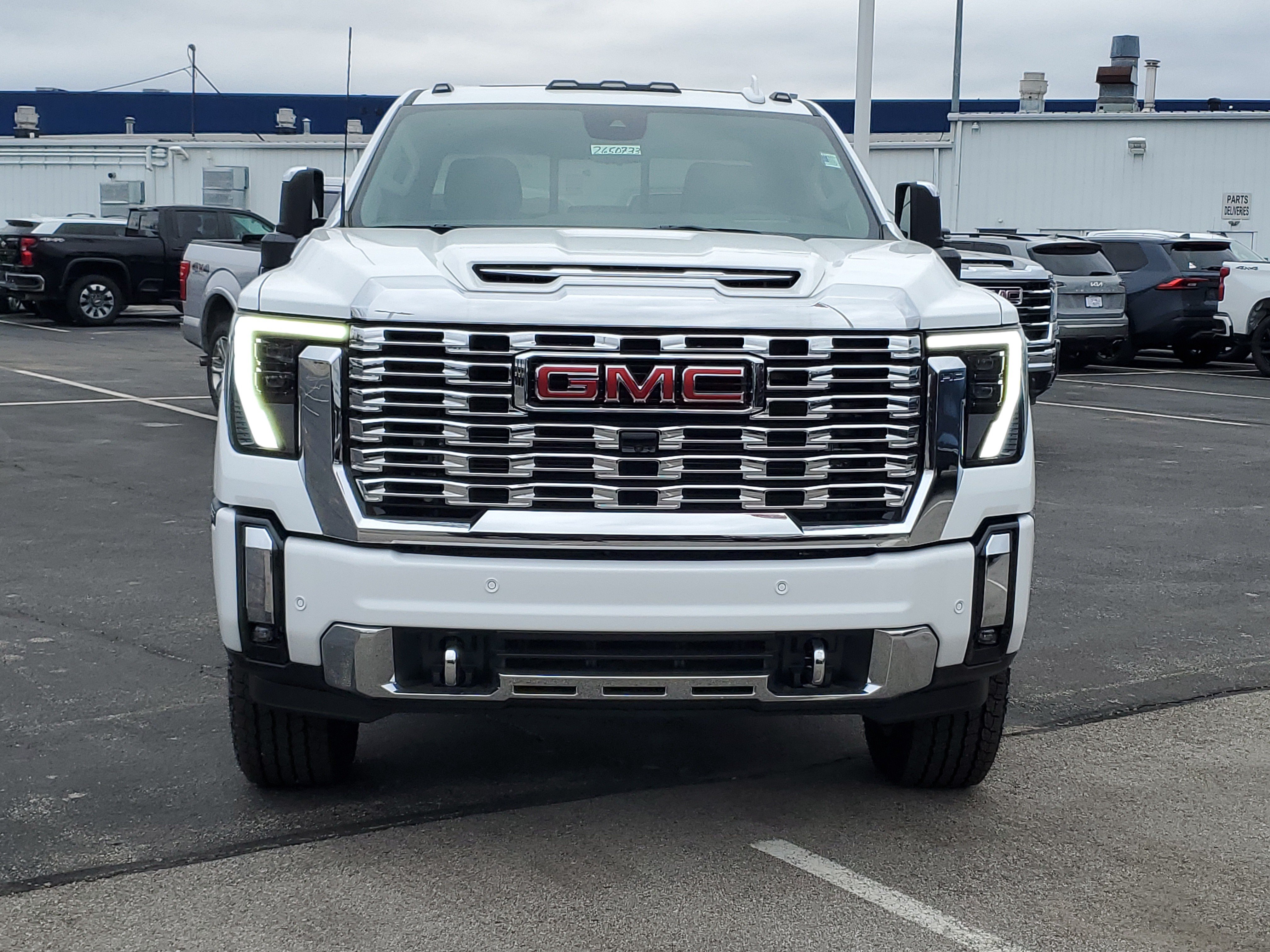 New 2026 GMC Sierra 2500 Denali w/ Denali Reserve Package AWD/4WD image 2