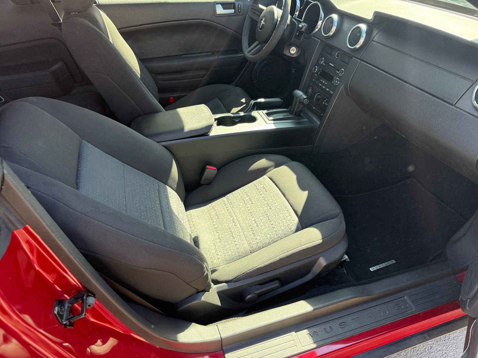 Used 2008 Ford Mustang Deluxe image 32