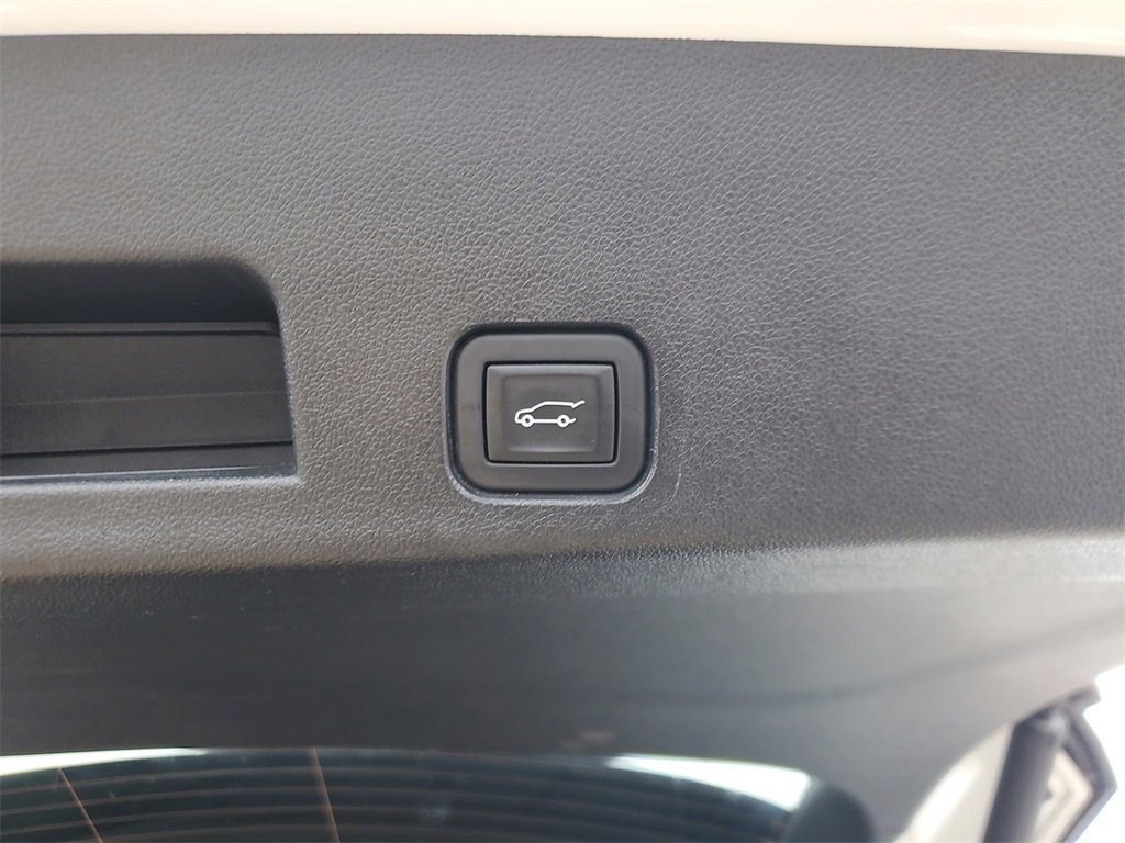 Used 2025 Buick Enclave Preferred image 8