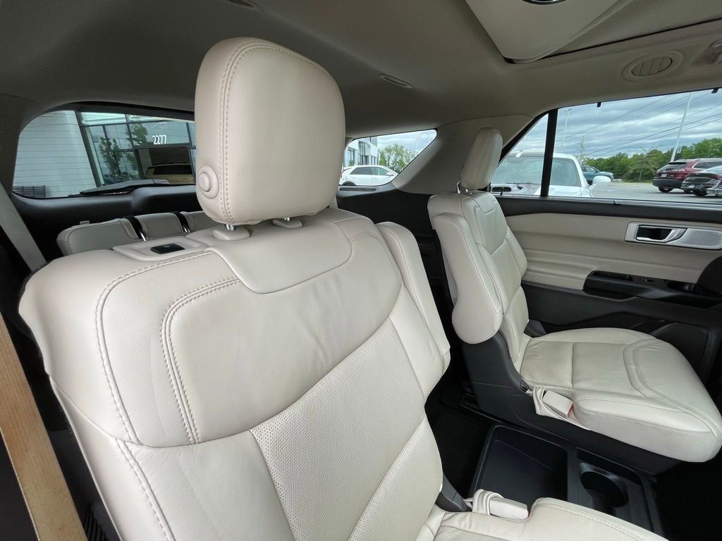 Used 2020 Ford Explorer Platinum w/ Premium Technology Package AWD/4WD image 28