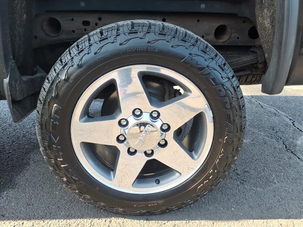 Used 2017 GMC Sierra 2500 SLT w/ All Terrain HD Package image 18