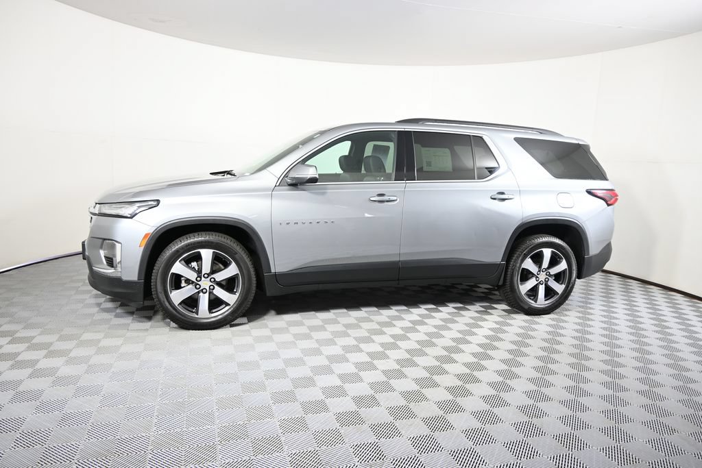 Used 2023 Chevrolet Traverse LT w/ LT Premium Package AWD/4WD image 2