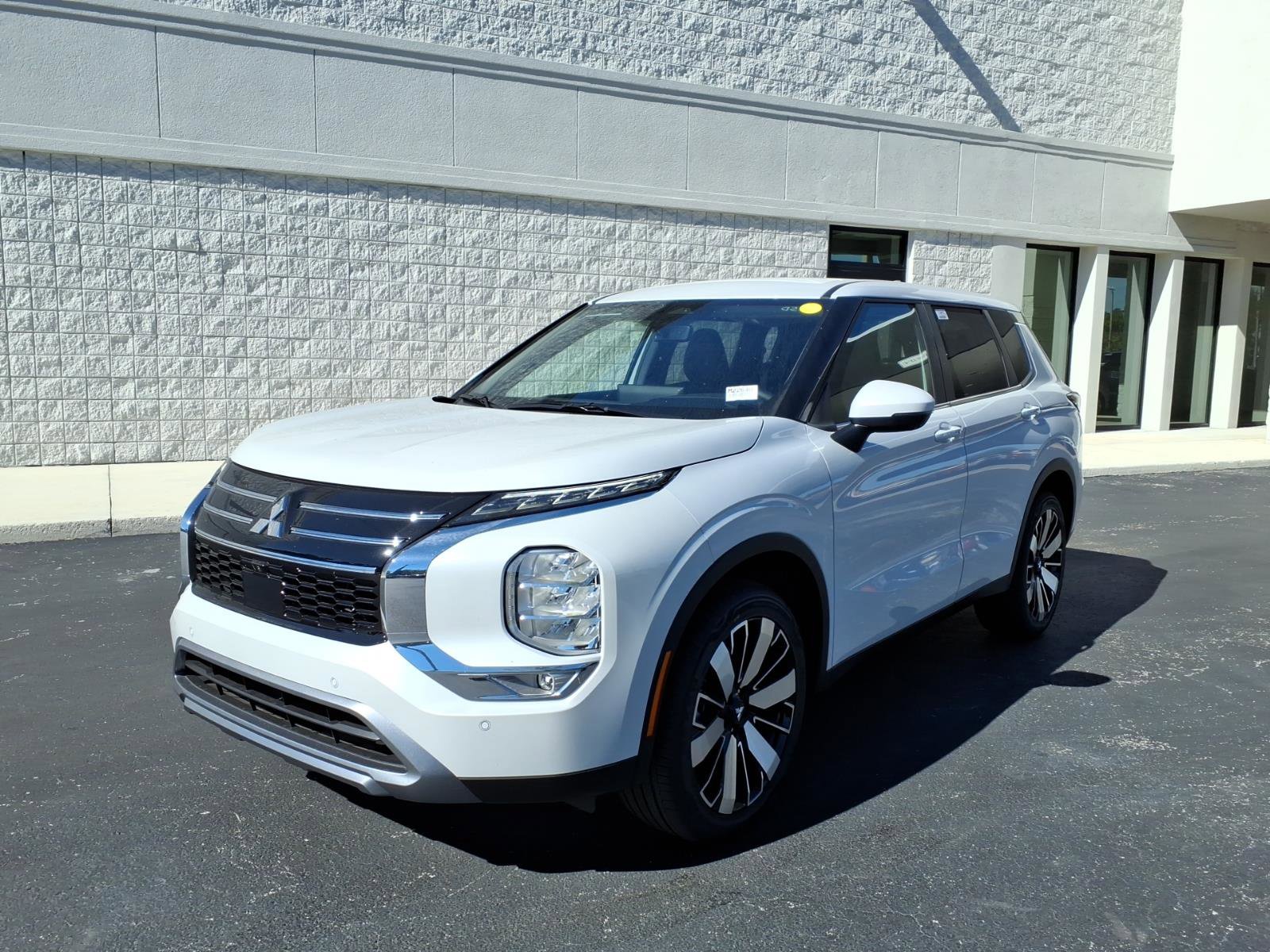 New 2026 Mitsubishi Outlander SE FWD image 1