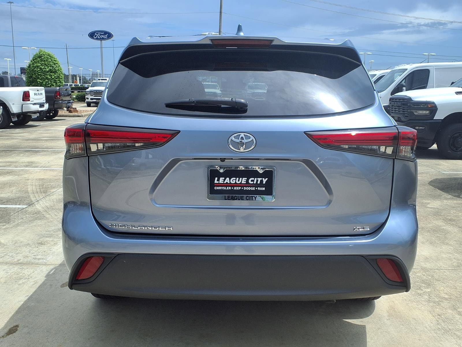 Used 2020 Toyota Highlander XLE FWD image 6