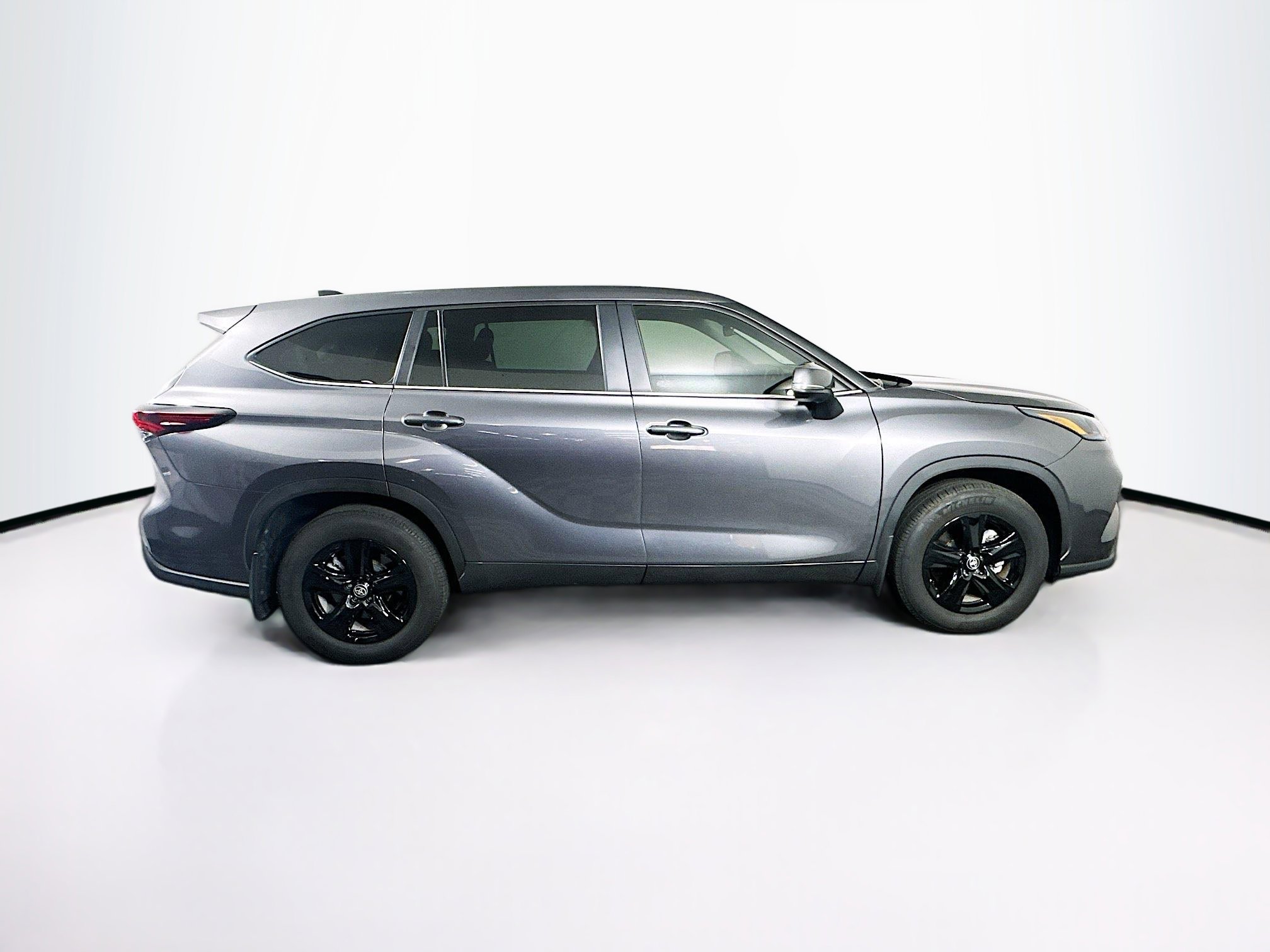 Used 2024 Toyota Highlander LE image 10