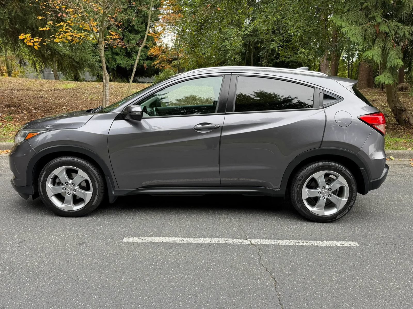 Used 2017 Honda HR-V EX-L image 2