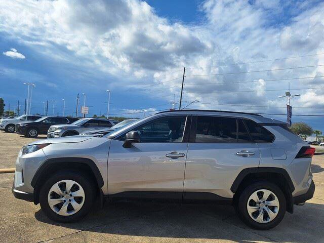 Used 2021 Toyota RAV4 LE image 2