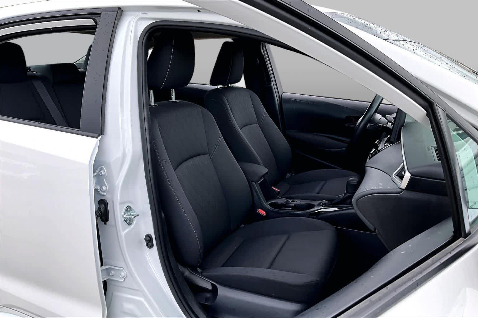Used 2025 Toyota Corolla LE FWD image 9