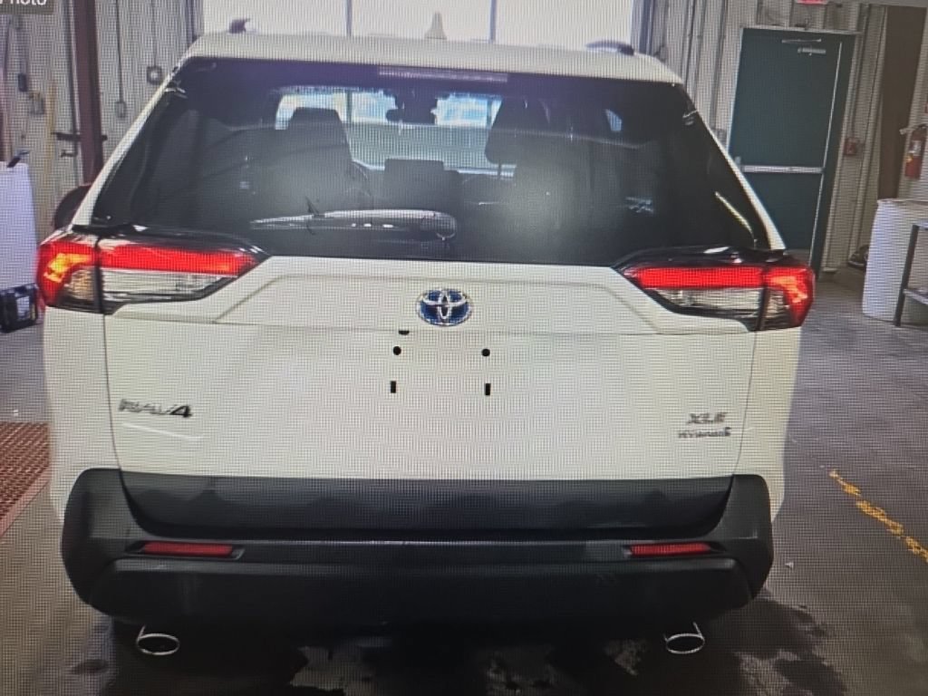 Used 2021 Toyota RAV4 XLE w/ Convenience Package AWD/4WD image 6