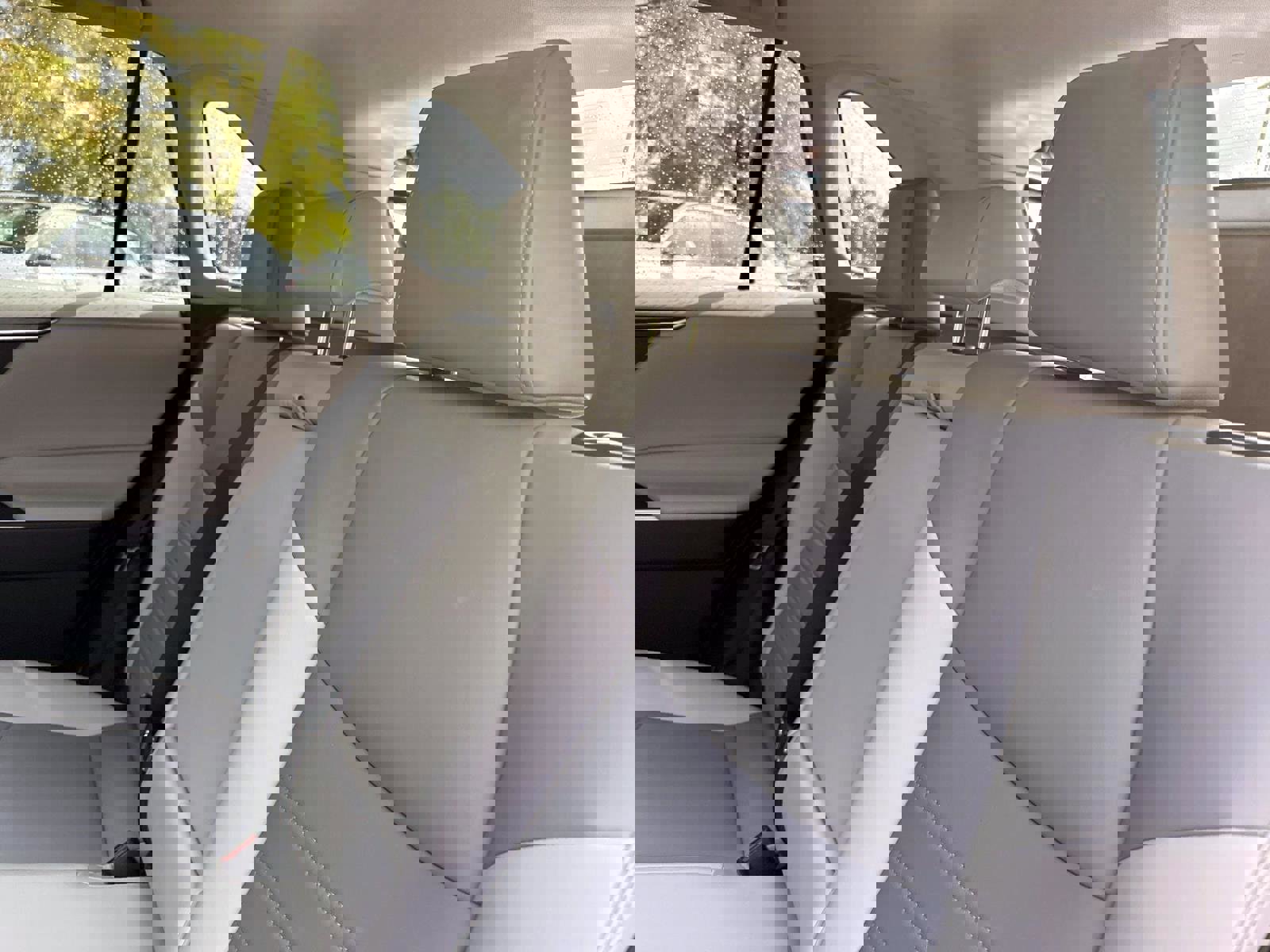 Used 2021 Toyota RAV4 XLE Premium image 14