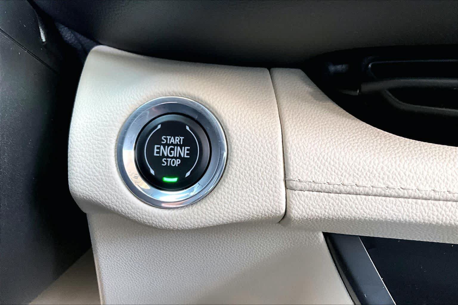 Used 2023 Buick Envision Avenir FWD image 35