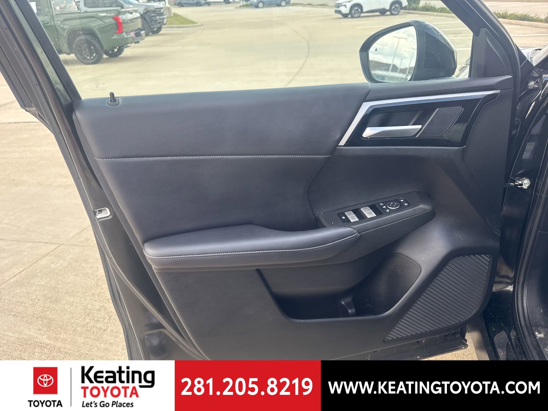 Used 2024 Mitsubishi Outlander SE Black Edition image 11