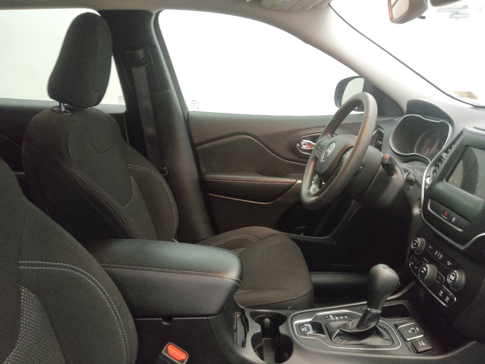 Used 2021 Jeep Cherokee Latitude FWD image 21