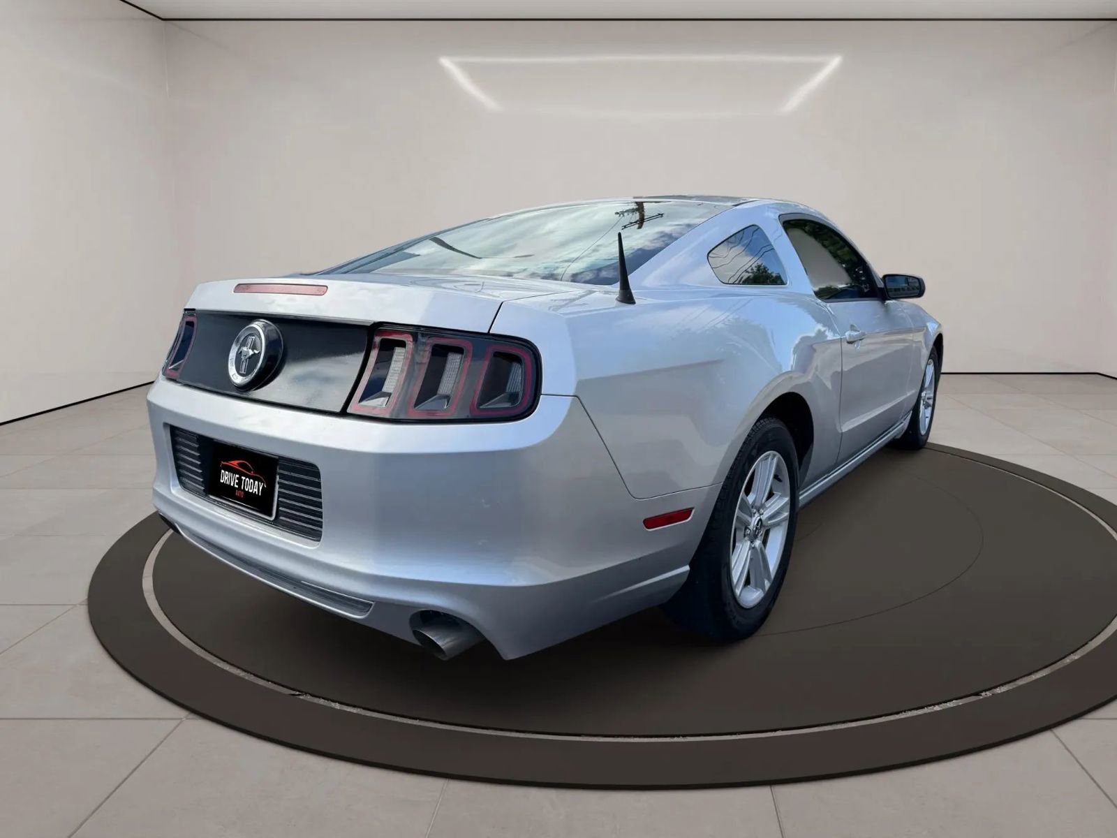 Used 2013 Ford Mustang GT RWD image 6