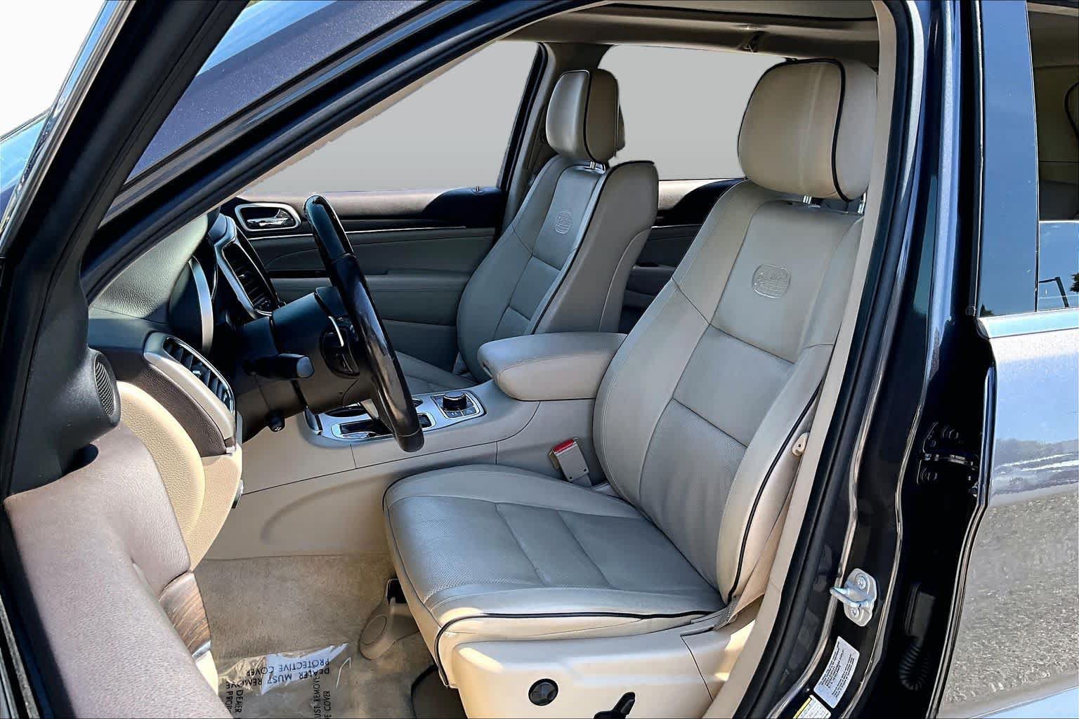 Used 2017 Jeep Grand Cherokee Overland AWD/4WD image 8