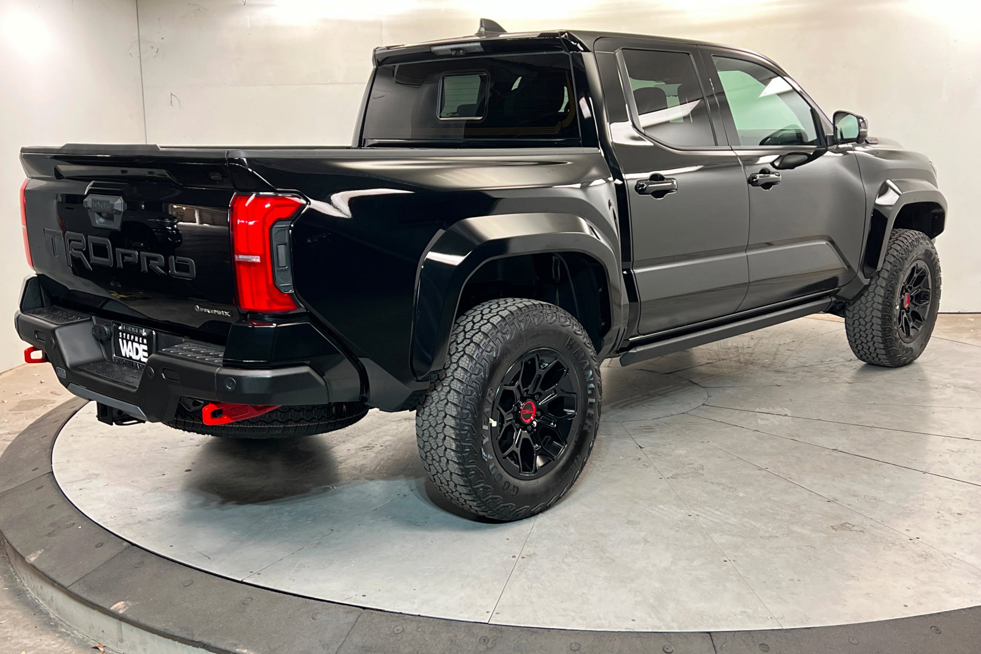 Certified 2025 Toyota Tacoma TRD Off-Road AWD/4WD image 6