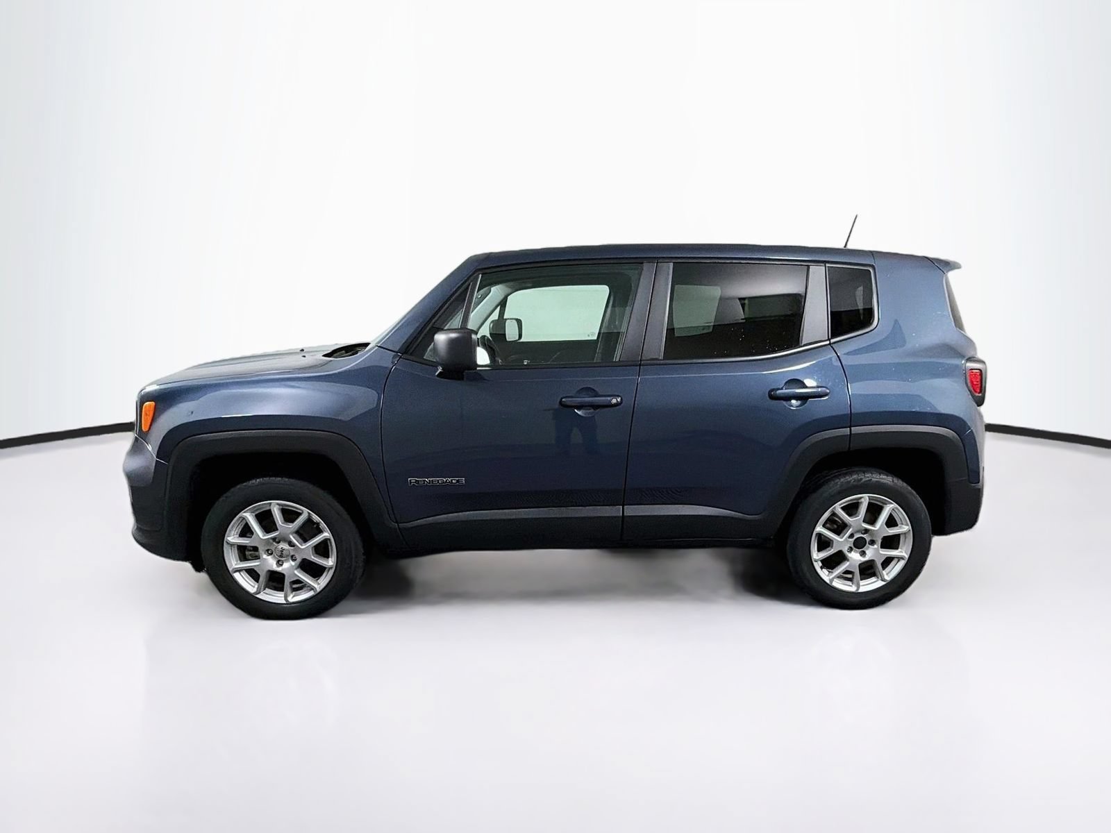 Used 2023 Jeep Renegade Latitude AWD/4WD image 4